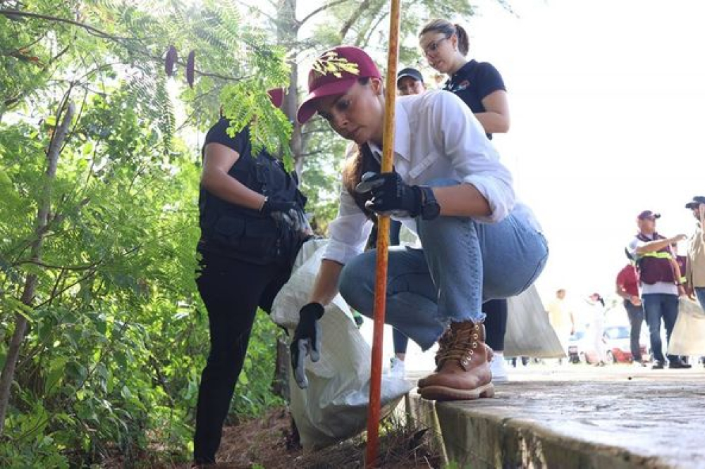 Ana Paty Peralta pone ejemplo de conservación del medio ambiente