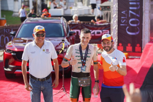 Leon Chevalier de Francia y Frades Gurutze de España ganan la XV edición del IronMan Cozumel 2023