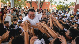 Acompaña Chacón a estudiantes en el inicio del Ciclo Escolar 2024-2025