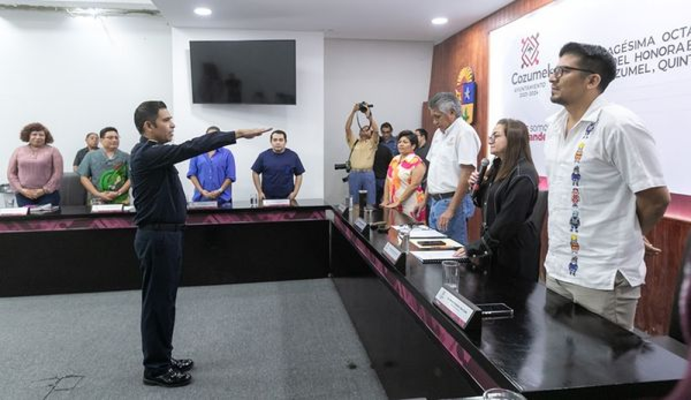 Juanita Alonso toma protesta con cabildo al nuevo director de Seguridad Pública y Tránsito
