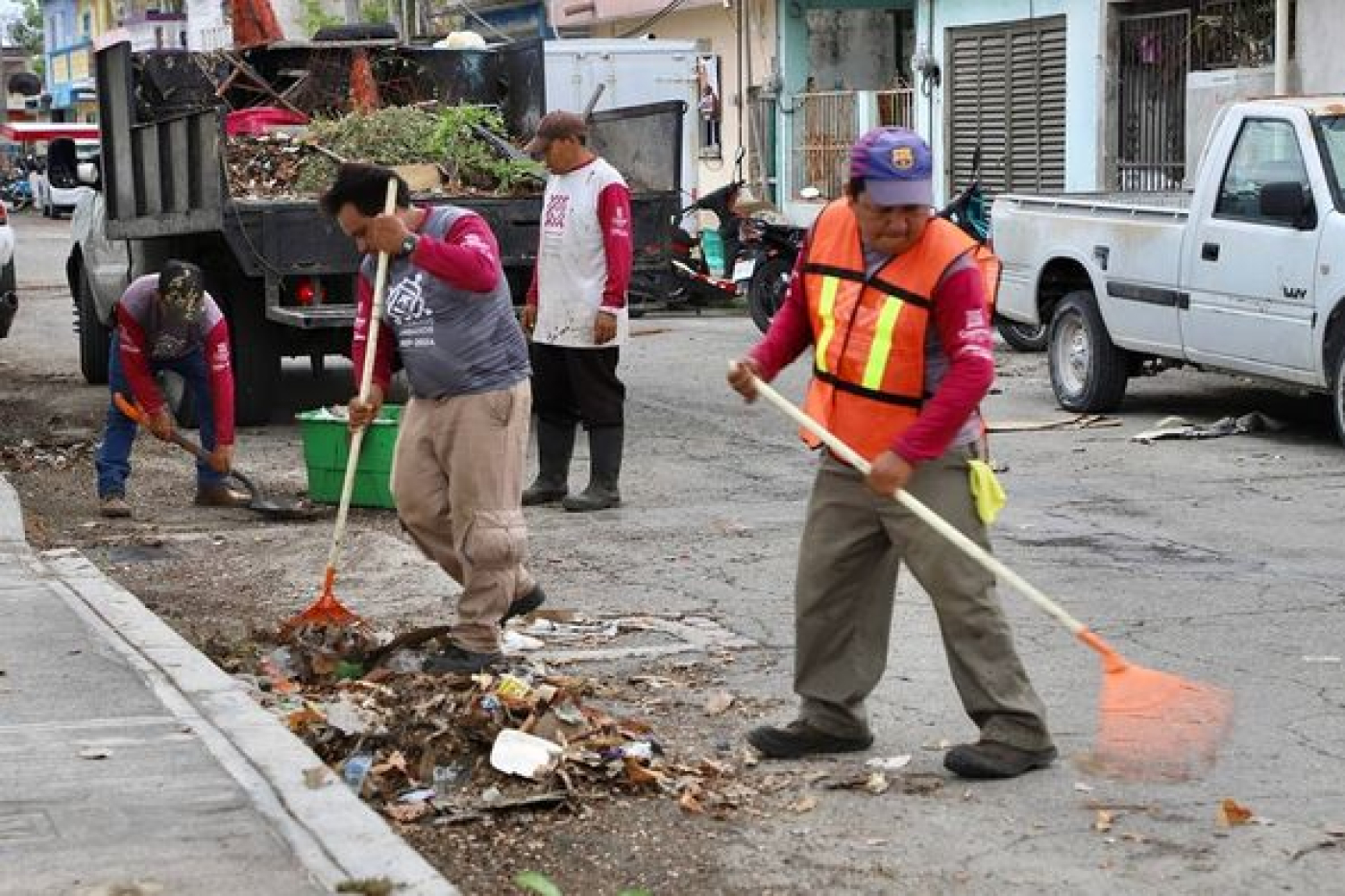 Gobierno de Cozumel realiza trabajos de limpieza para evitar afectaciones en las vialidades
