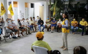 Llama Laura Fernández a la unidad en Cozumel