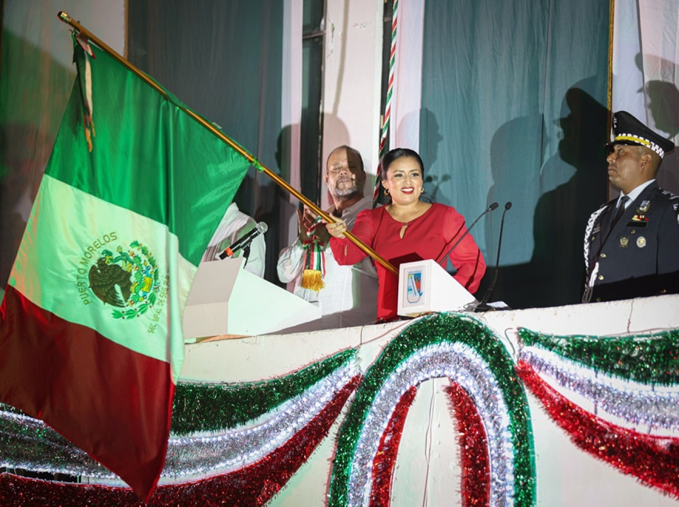 Portomorelenses gritan con fervor “Viva México” en ceremonia encabezada por Blanca Merari