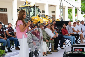 Entrega Mara Lezama vehículos y equipamiento para Protección Civil en Quintana Roo