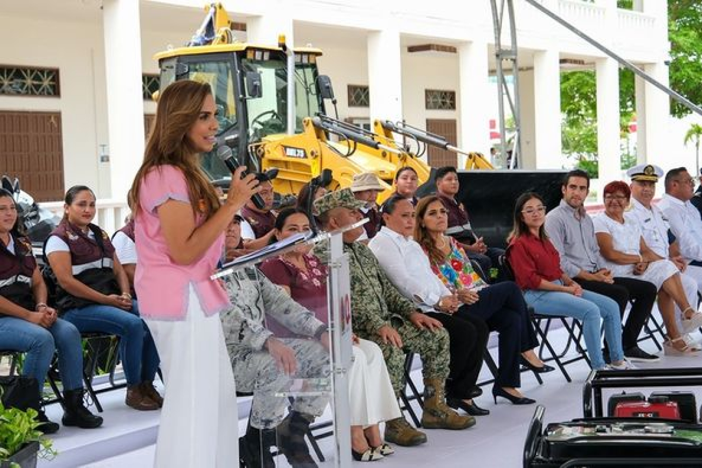 Entrega Mara Lezama vehículos y equipamiento para Protección Civil en Quintana Roo