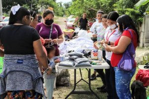 Llevan brigada de asistencia municipal a zona continental de Isla Mujeres