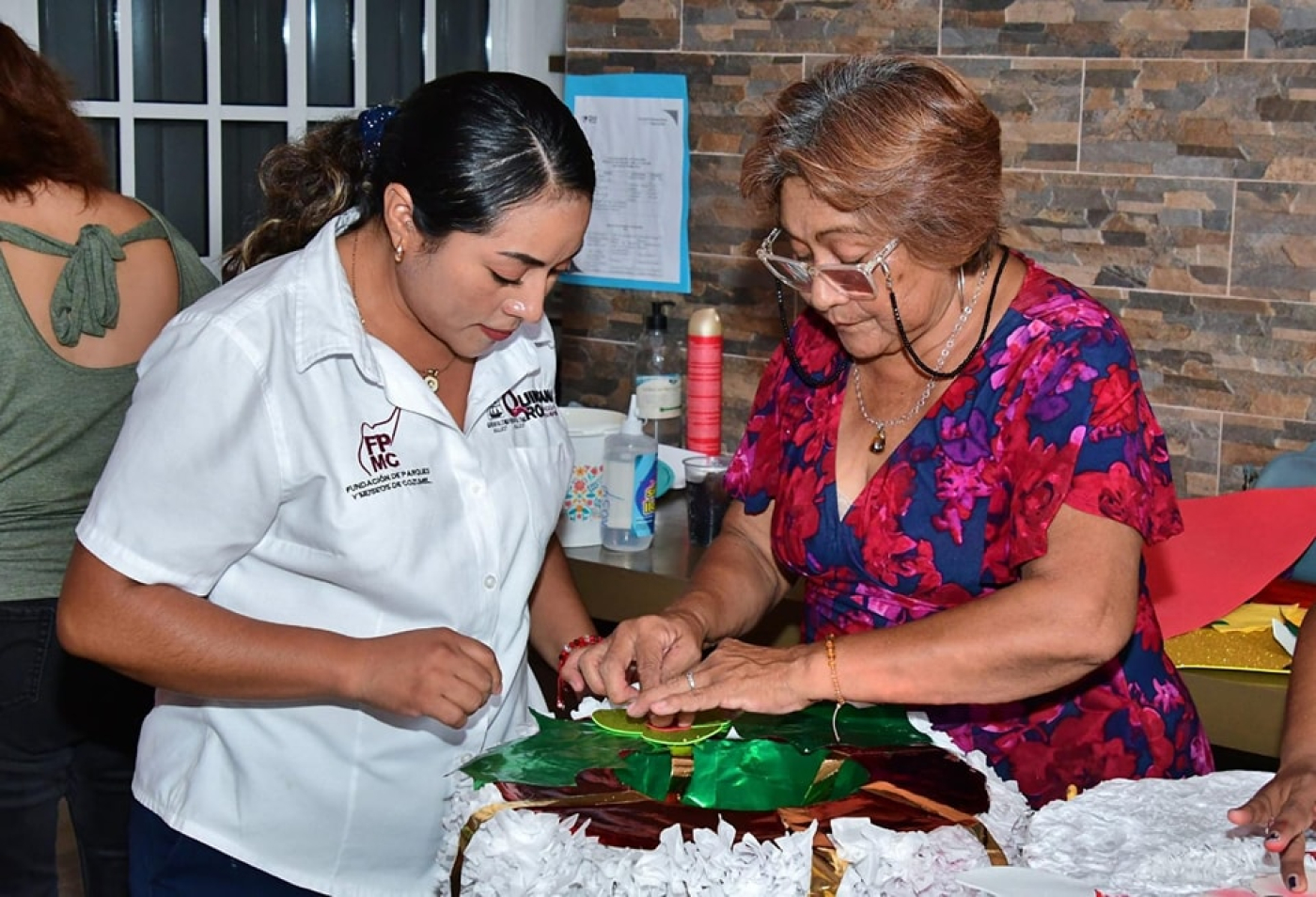 La FPMC impartió el Taller de Elaboración y Decoración de Piñatas en la “Casa del Adulto Mayor