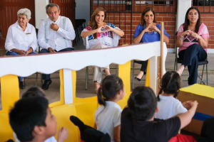 Anuncia Mara Lezama a niñas y niños del CAM “Albert Einstein”, la rehabilitación de escuela