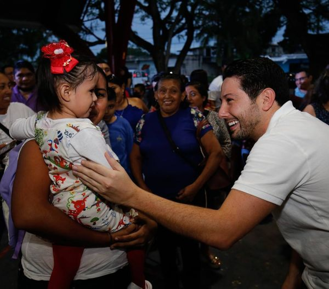 Lleva Renán Sánchez alegría a cientos de cozumeleños con verbena navideña