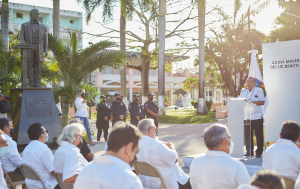 Conmemoran el CCXVI natalicio de Benito Juárez