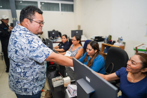 José Luis Chacón supervisa atención ciudadana en módulo de licencias