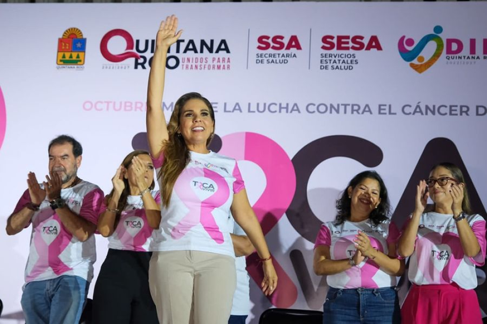 Viste Mara Lezama de rosa el Palacio Gobierno en la lucha contra el cáncer de mama