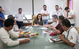 Juanita Alonso gestiona acuerdo entre IMOVEQROO y taxistas para satisfacer las peticiones del gremio transportista