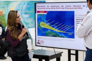 Encabeza Mara Lezama sesión del Centro de Mando en Benito Juárez para monitoreo de huracanes
