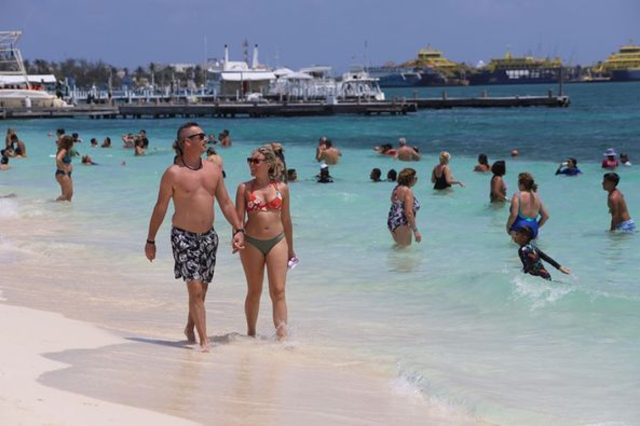 Isla Mujeres exhorta a bañistas a atender recomendaciones por clima adverso