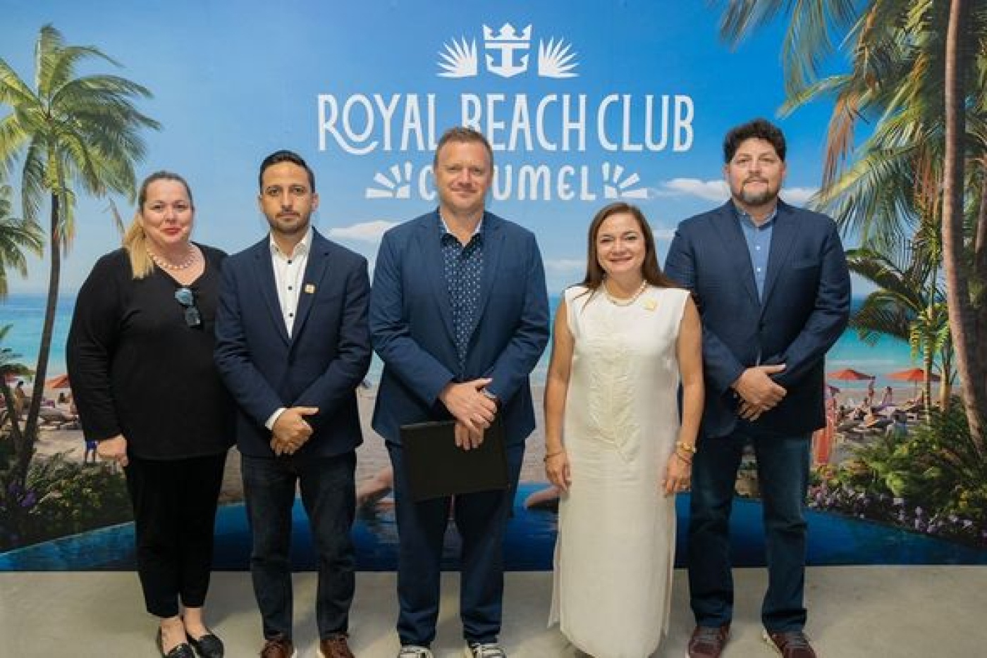 Juanita Alonso celebra reunión productiva con Royal Caribbean