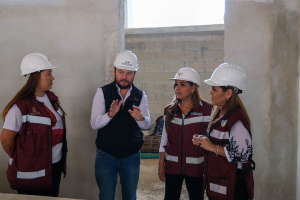 Supervisan Mara Lezama y Heyden Cebada avances del Centro de Convivencia Familiar en Cancún