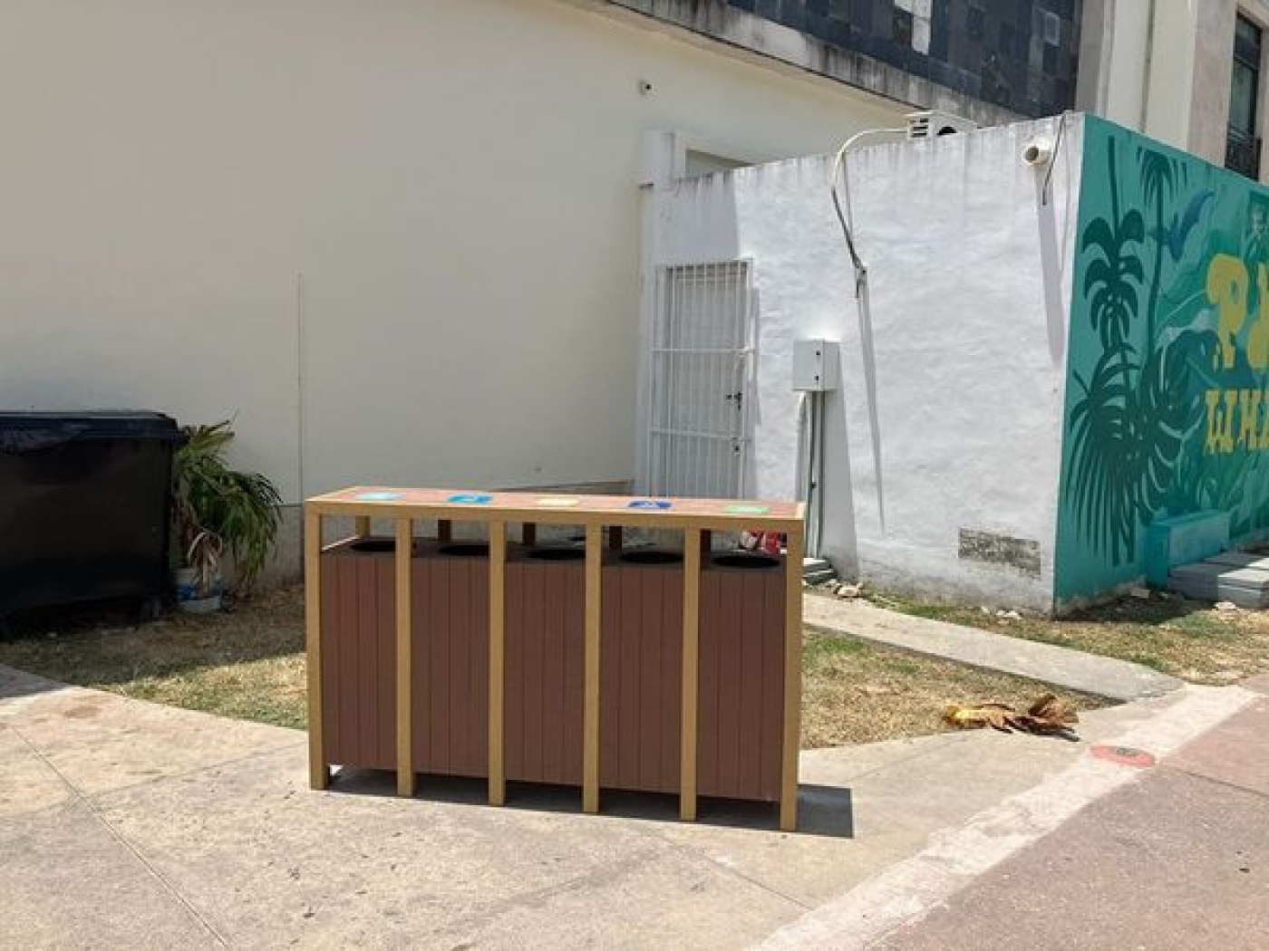 Instalan contenedores de reciclaje en la principal zona turística de Cozumel