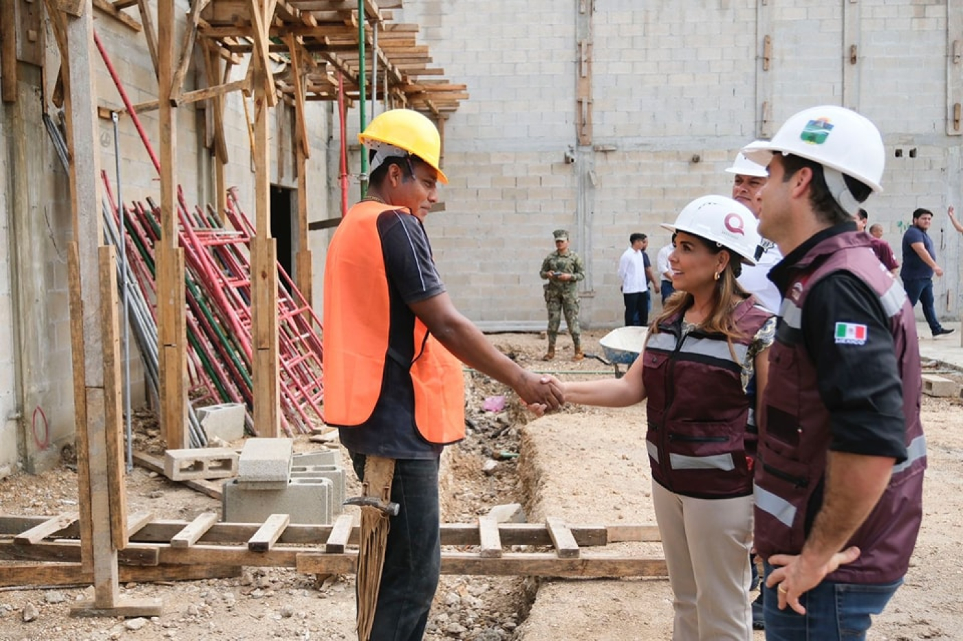 Supervisa Mara Lezama avance de lo que será el moderno edificio del C2 de Tulum