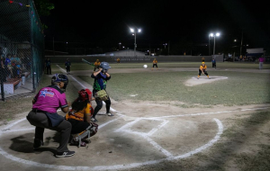 Inauguran la liga de softbol femenil “Wilberth Martín Cab”