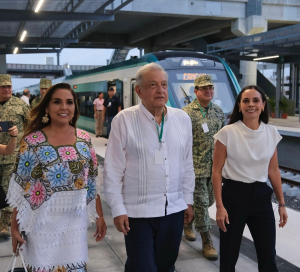 Ana Paty Peralta da la bienvenida a Cancún al Tren Maya