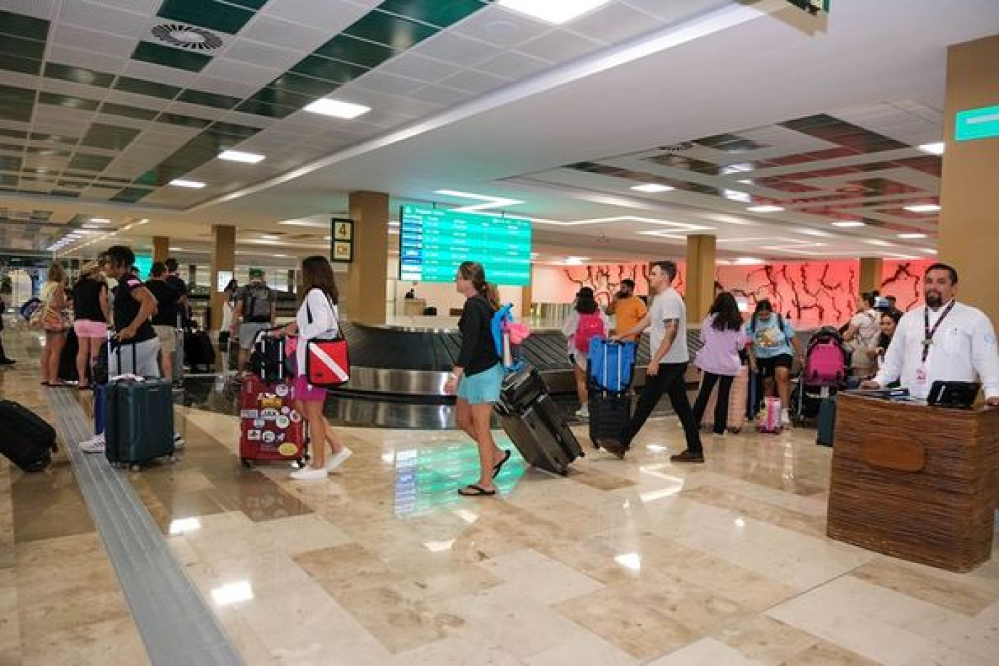 Constata Mara Lezama servicios del Aeropuerto Internacional “Felipe Carrillo Puerto” de Tulum