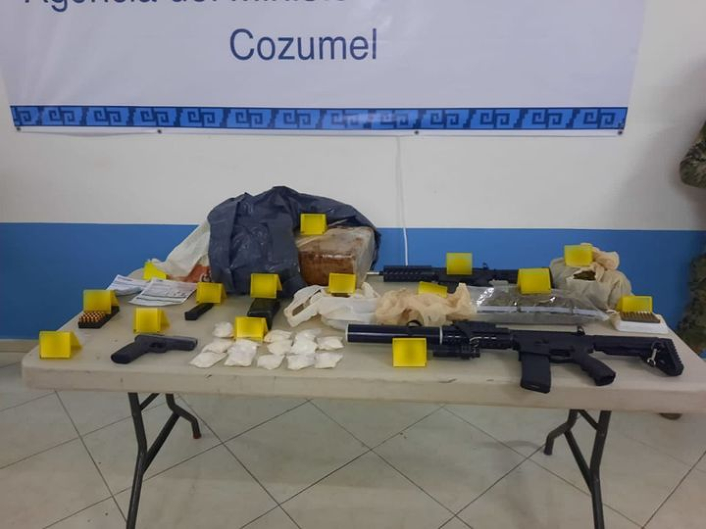 Aseguran armas y drogas durante un cateo en Cozumel
