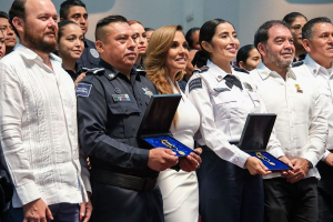 Entrega Mara Lezama la Medalla al Mérito Policial Quintana Roo 2023