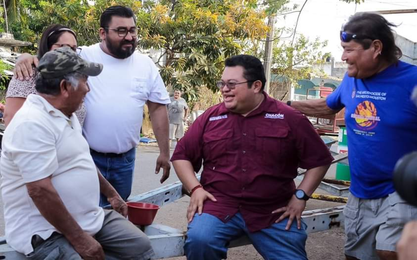 Con muestras de cariño y apoyo incondicional reciben a Chacón en la Adolfo López Mateos en Cozumel