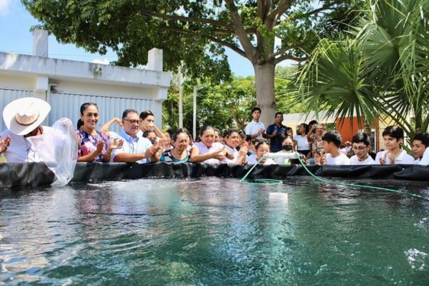 Entregan tina acuícola a Colegio de Bachilleres de Puerto Morelos