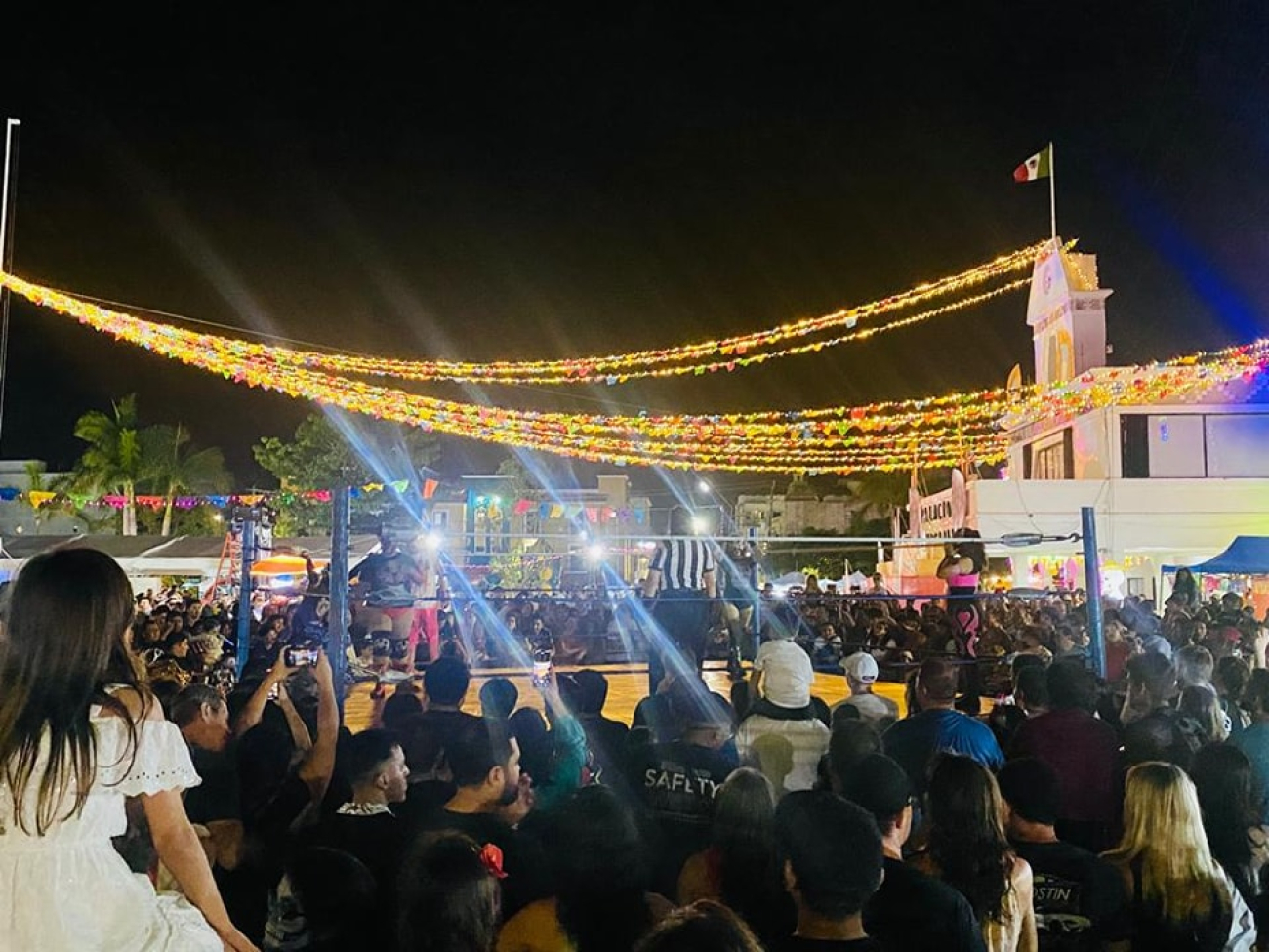 &quot;Lucha Libre en Tu Colonia&quot;, llegó al Festival de Día de Muertos en Playa del Carmen