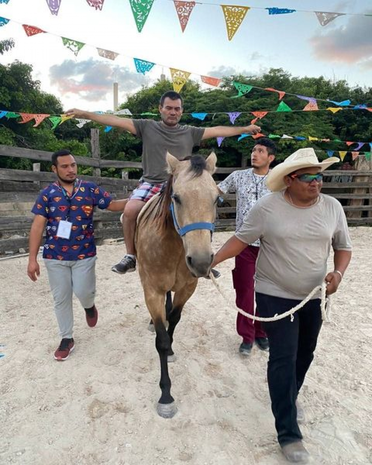 CRIM Isla Mujeres ofrece equinoterapias