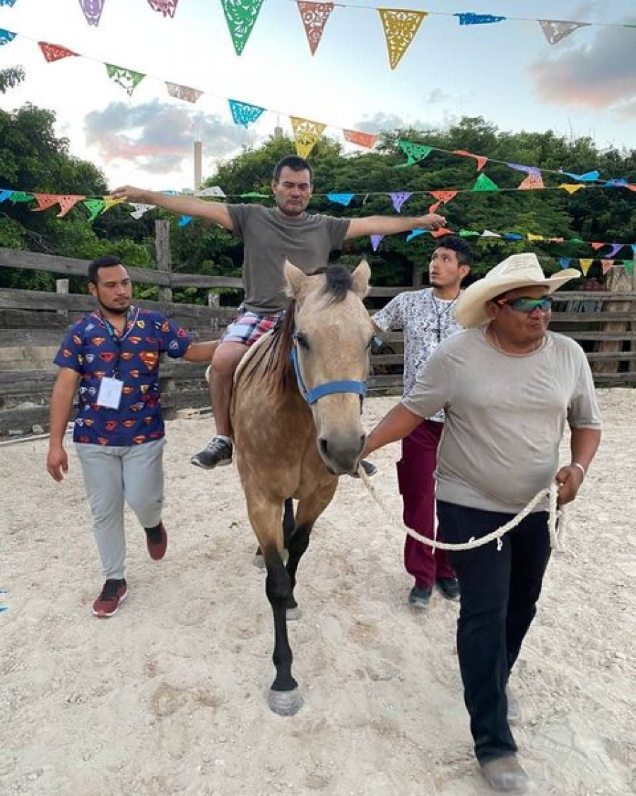 CRIM Isla Mujeres ofrece equinoterapias