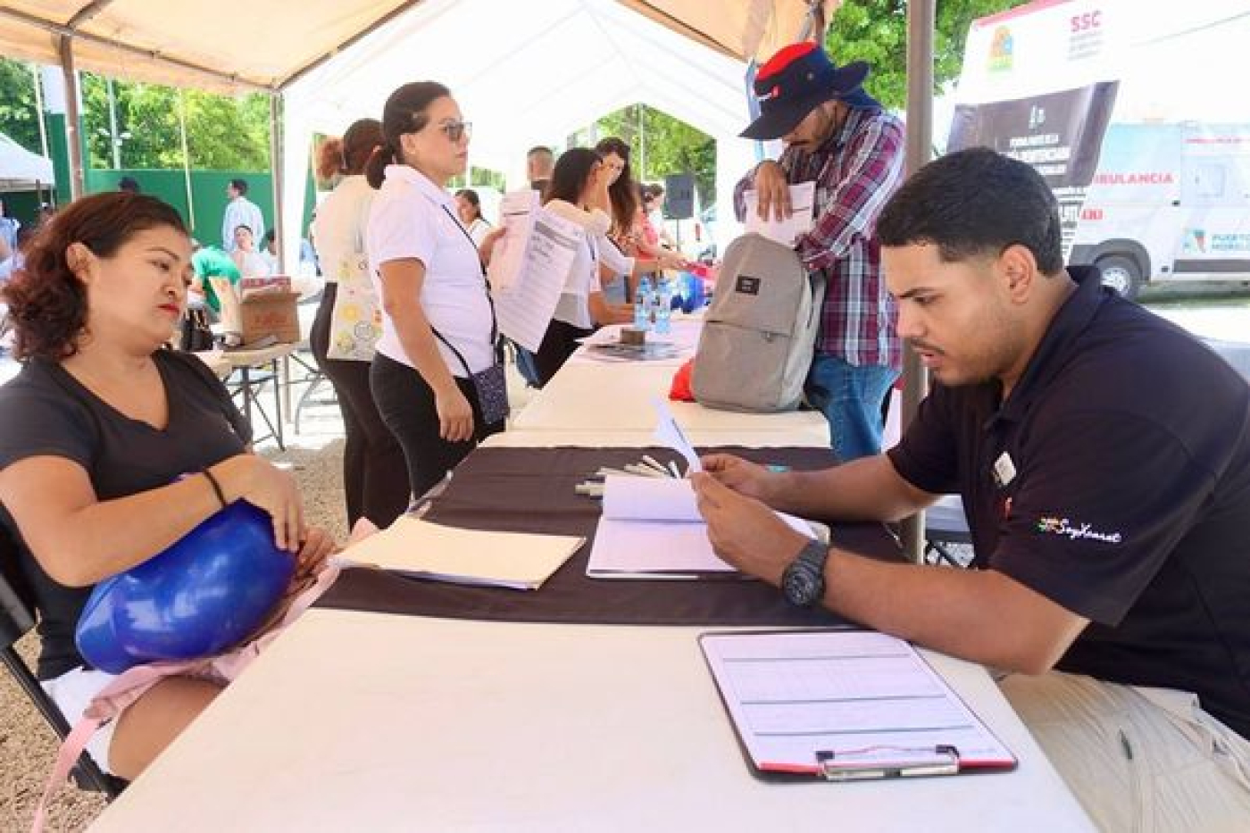 Organizan en Puerto Morelos la feria del empleo estatal, “Empléate en tu Colonia”