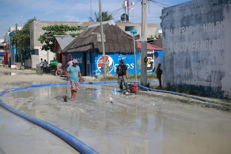 Gobierno de México y de Quintana Roo atienden encharcamientos en Holbox