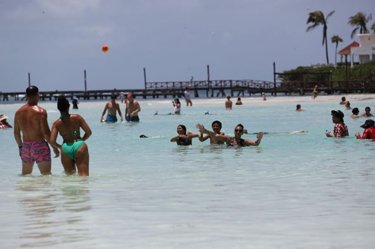 Miles de turistas disfrutan este verano de los múltiples atractivos que ofrece Isla Mujeres