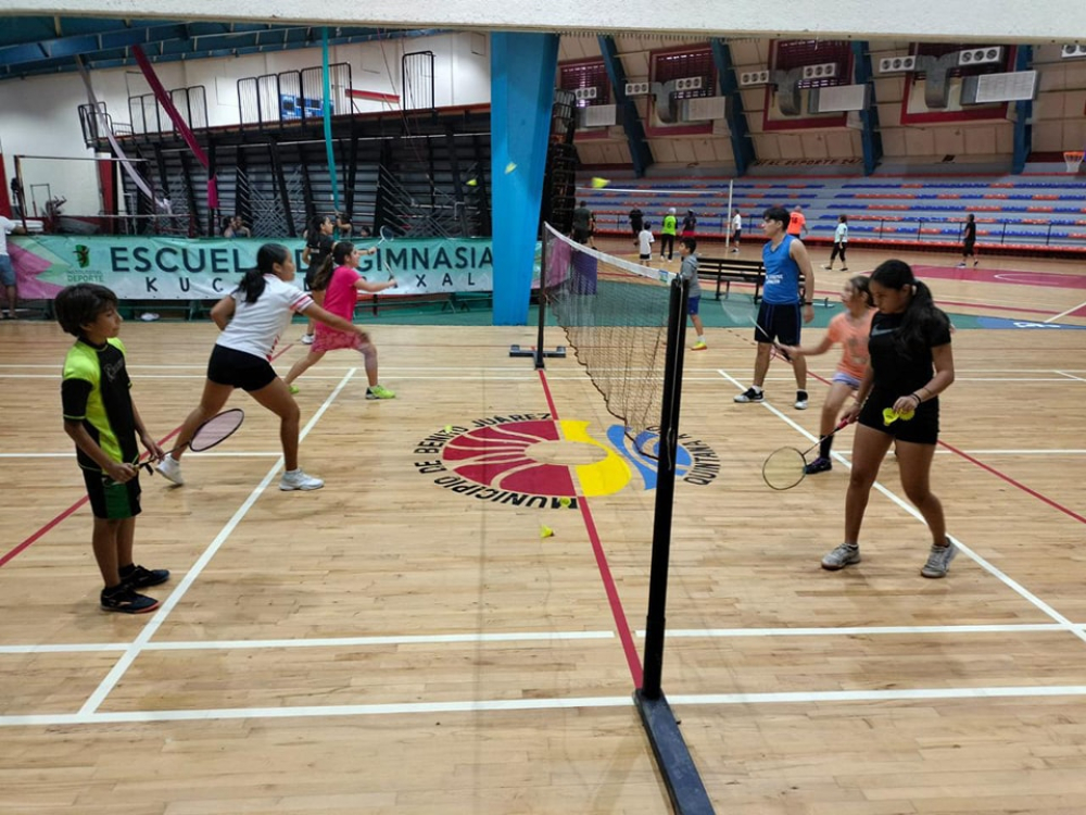 La Selección de bádminton refuerza su preparación para el Clasificatorio Nacional