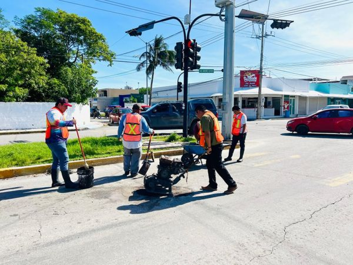 Más de 14 horas trabaja Servicios Públicos en el bacheo de Cozumel