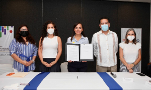 Laura Fernández firma compromisos anticorrupción para mejorar Quintana Roo