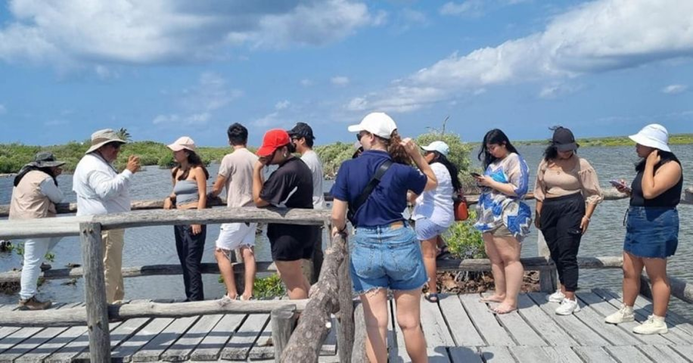 La Fundación de Parques y Museos recibe a universitarios de Cancún en Punta Sur