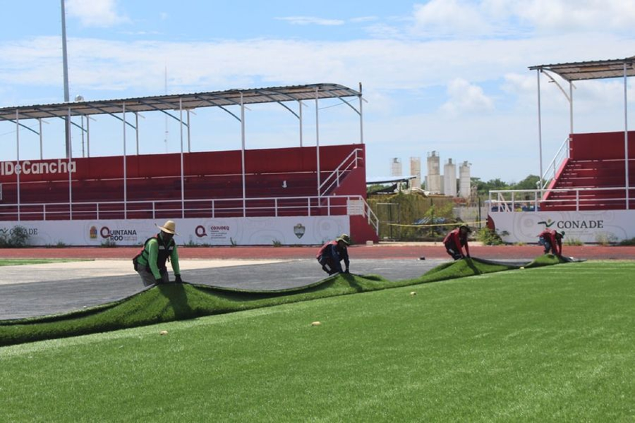 Gobierno de Mara Lezama rehabilita la cancha de fútbol del CEDAR de Cancún