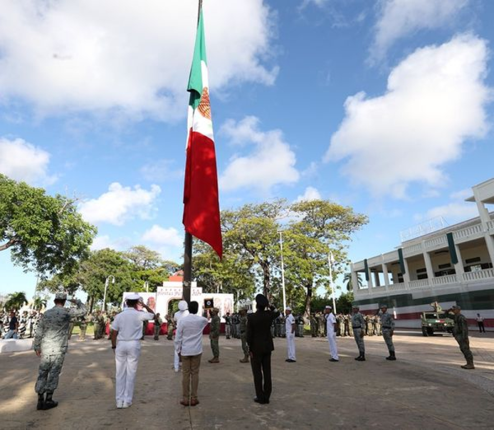 Inician las Fiestas Patrias 2024 en Chetumal con el izamiento de la Bandera Nacional Mexicana