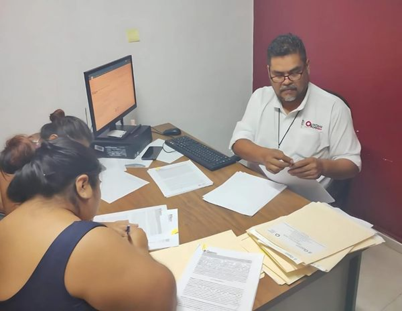 AGEPROO recibe documentación de familias para regularización de sus propiedades en Tulum