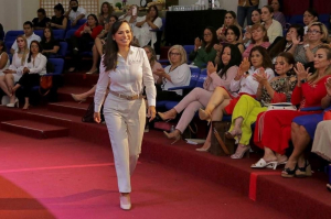 &quot;A todos nos urge que Cancún esté mejor&quot;, señala Laura Fernández ante mujeres empresarias