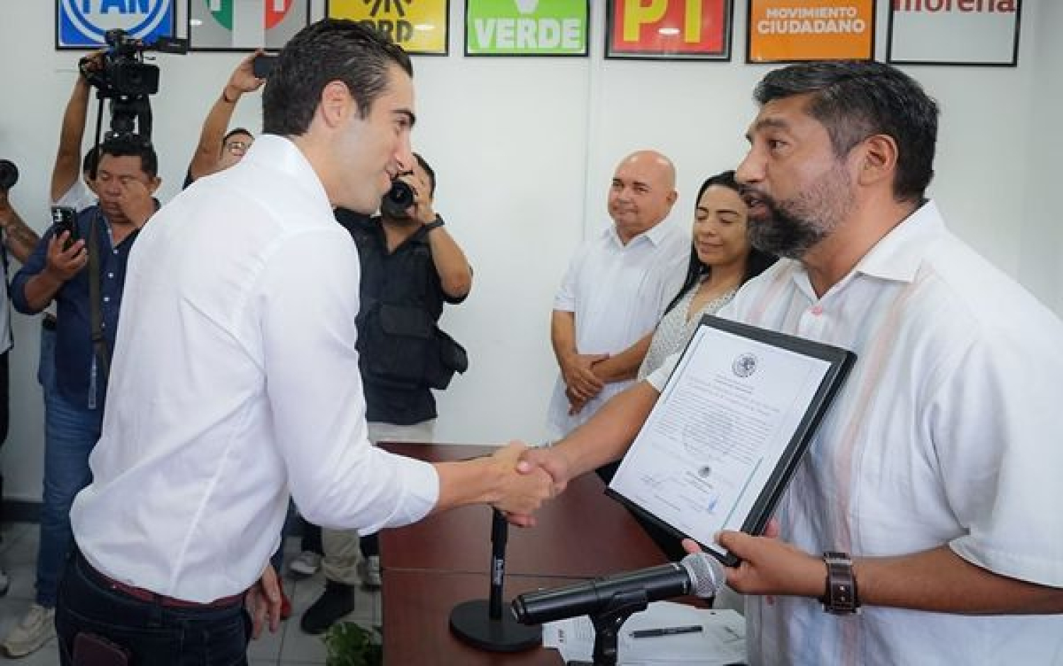 Recibe Gino Segura constancia como Senador electo por Quintana Roo