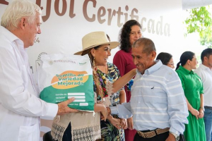 Mara Lezama entrega semilla certificada de frijol para siembra del ciclo otoño - invierno