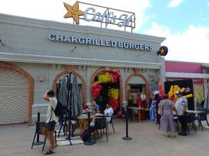 Carl’s Junior inaugura restaurante en el centro de Cozumel