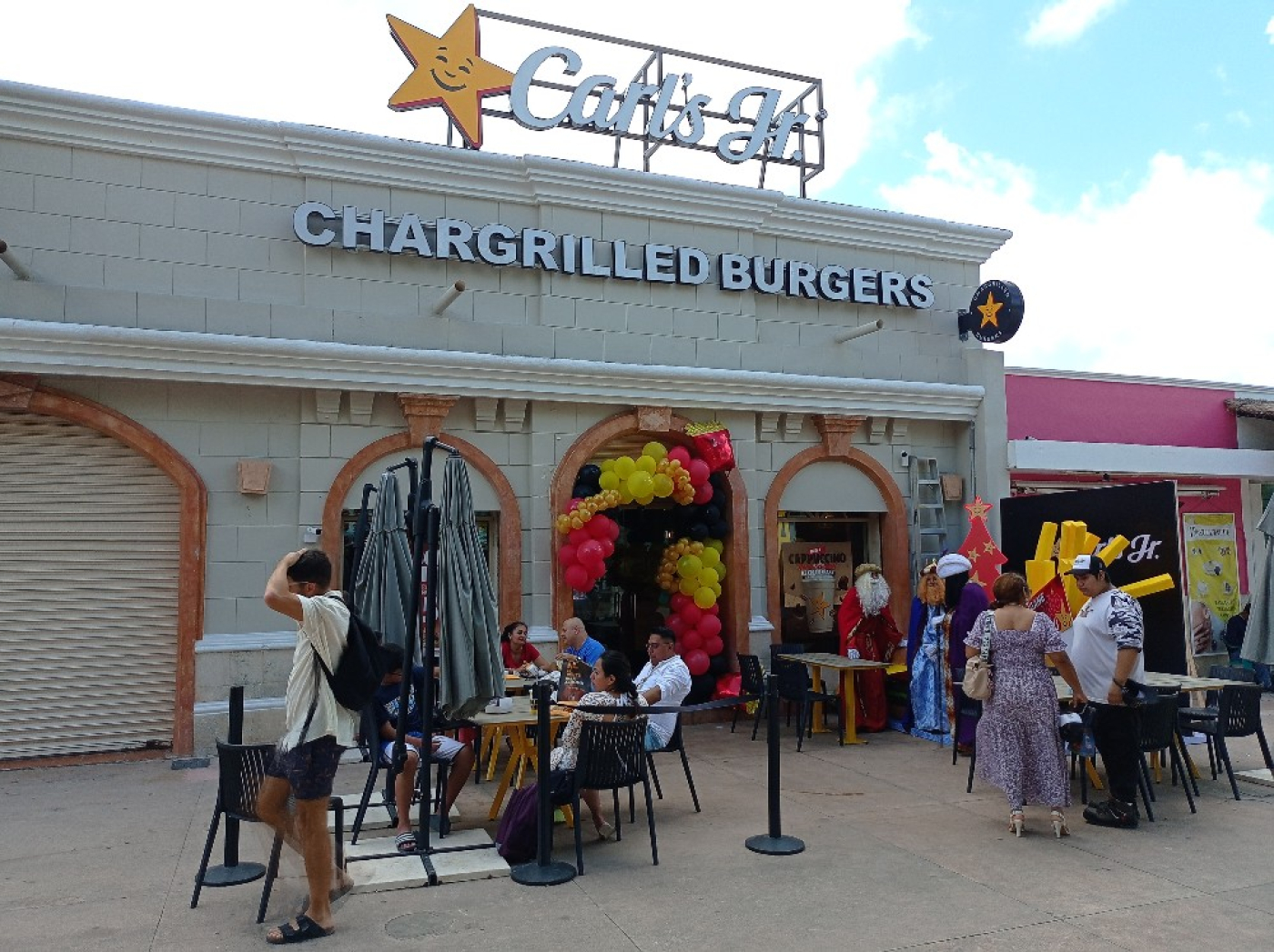 Carl’s Junior inaugura restaurante en el centro de Cozumel