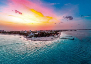 Playas de Isla Mujeres consolidan su éxito turístico gracias a su limpieza y orden