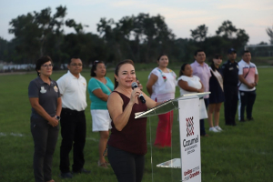 Juanita Alonso inaugura campo de fútbol soccer de la Unidad Deportiva Revolución